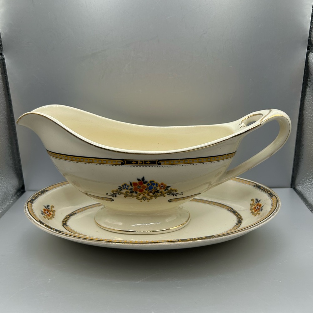 J & G Meakin England Rego Sol Gravy Boat With Attached Under-plate. Floral Desig
